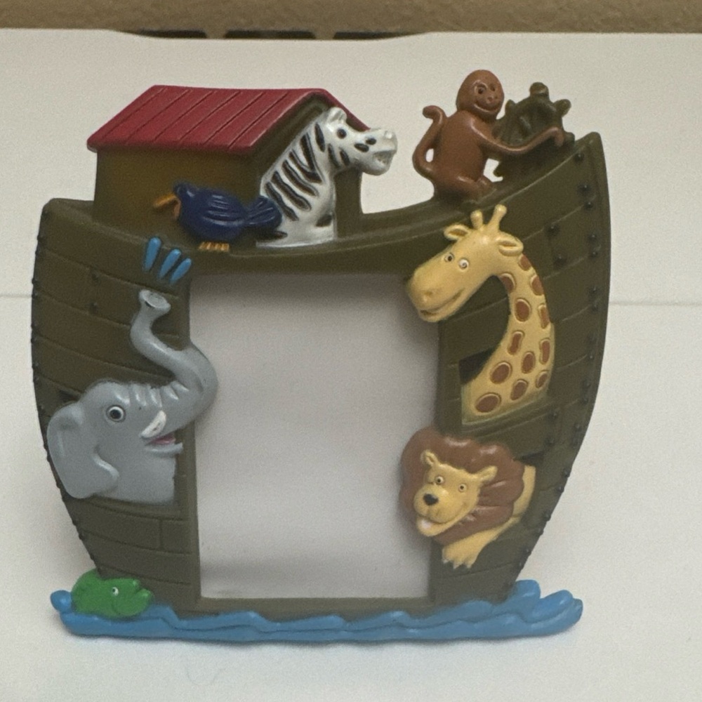 Vintage Plastic Small Noah’s Ark Picture Frame Frame Appx 4x4